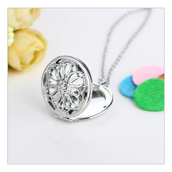 NEW Essential Oil Diffusing Necklace - Picture 5 of 5